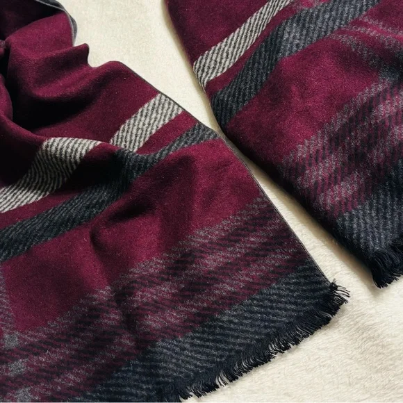 Enrico Milano 100% Silk Gray and Burgundy Scarf NWT - Picture 8 of 10